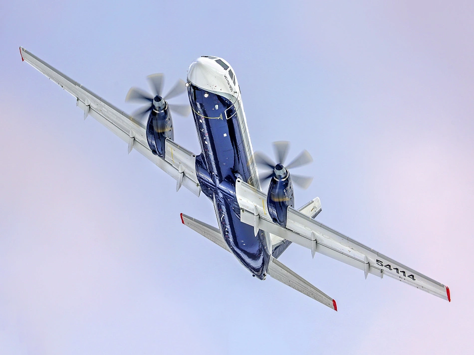 Турбовинтовой Ил‑114‑300 готовится к получению сертификата и должен заменить устаревшие Ан‑24 и Як‑40 на региональных линиях Сибири и Дальнего Востока, однако программа сталкивается с затянувшейся сертификацией двигателя, испытательными инцидентами и рисками эксплуатации на грунтовых ВПП.