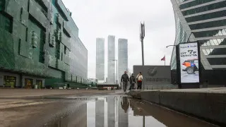 Большинство предприятий в России остановили расширение штата до конца года из‑за охлаждения спроса, все чаще переводя сотрудников на неполную рабочую неделю вместо прямых увольнений.