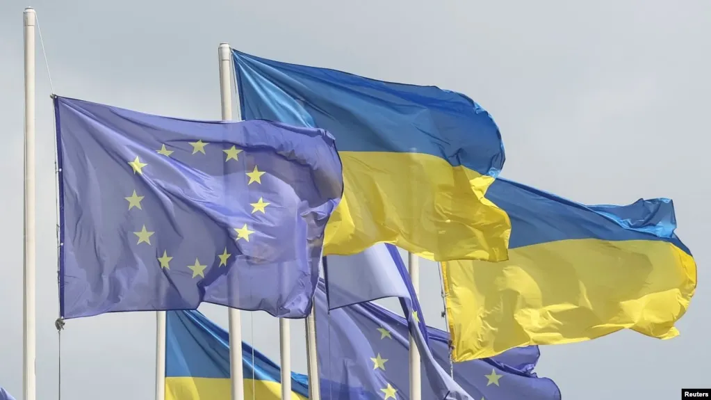 Евросоюз единогласно одобрил изменения в бюджете для предоставления Украине кредита на 90 млрд евро и ввёл 20-й пакет санкций против России, усиливая поддержку Киева и давление на Москву.