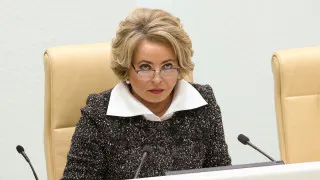 Спикер Совета Федерации Валентина Матвиенко заявила, что для преодоления демографического спада россиянам нужно расселяться по стране, строить большие дома, заводить многодетные семьи и разбивать цветники во дворах, на фоне рекордно низкой рождаемости и устойчивого естественного сокращения населения.