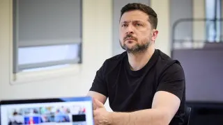 Президент Украины Владимир Зеленский считает, что ограничения интернета и блокировка мессенджеров в России связаны с подготовкой к масштабной мобилизации и возможному новому наступлению на Украину.