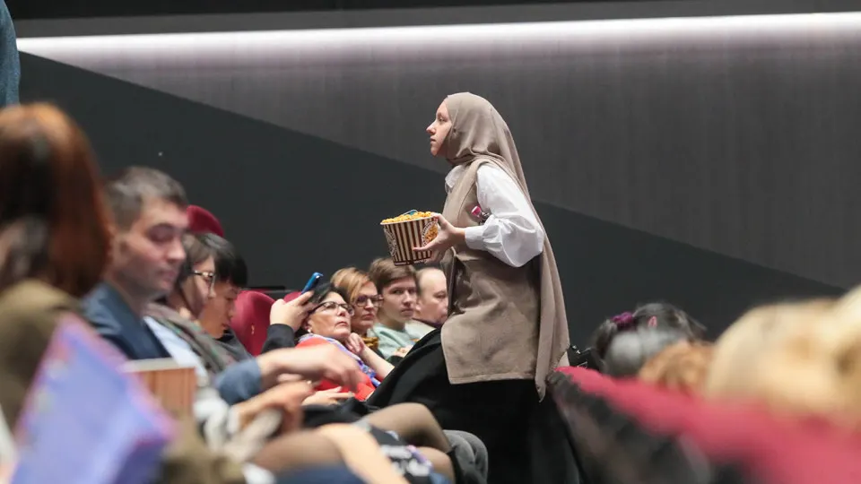 Ассоциация владельцев кинотеатров предложила с 30 апреля по 11 мая 2026 года не показывать в России иностранные фильмы без прокатных удостоверений, чтобы поддержать отечественный репертуар и релиз картины «Литвяк».