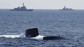 Правительство Японии кардинально пересмотрело правила военного экспорта, разрешив поставки летального оружия за рубеж при сохранении жесткого контроля и запрета на поставки в зоны боевых действий, за редкими исключениями в интересах национальной безопасности.