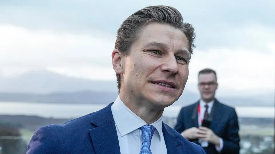 Правительство Финляндии внесло в парламент законопроект, который снимает запрет на ввоз, транспортировку, поставку и хранение ядерного оружия в стране для обеспечения национальной и коллективной обороны в составе НАТО, при сохранении уголовной ответственности за разработку и производство ядерных боеприпасов.