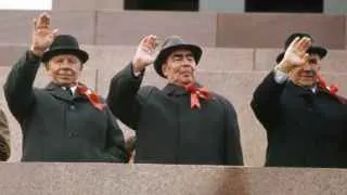 Правительство РФ возвращает элементы госпланирования в нефтепереработке: Минэнерго начнёт устанавливать обязательные объёмы производства бензина и дизтоплива, а также контролировать отпускные цены на АЗС на фоне продолжающихся атак украинских беспилотников на российские НПЗ.