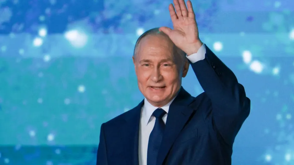 Президент России заявил, что во время ограничений мобильного интернета должны продолжать работать Госуслуги, платёжные системы и сервисы записи к врачу, а граждан необходимо заранее информировать об отключениях.