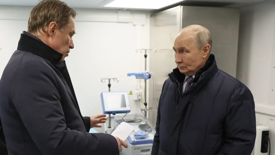 Президент поручил министру здравоохранения расширить обследования репродуктивного здоровья мужчин и женщин в рамках борьбы с падением рождаемости; власти предлагают меры семейно‑центрической политики и продвижение традиционных семейных ценностей.