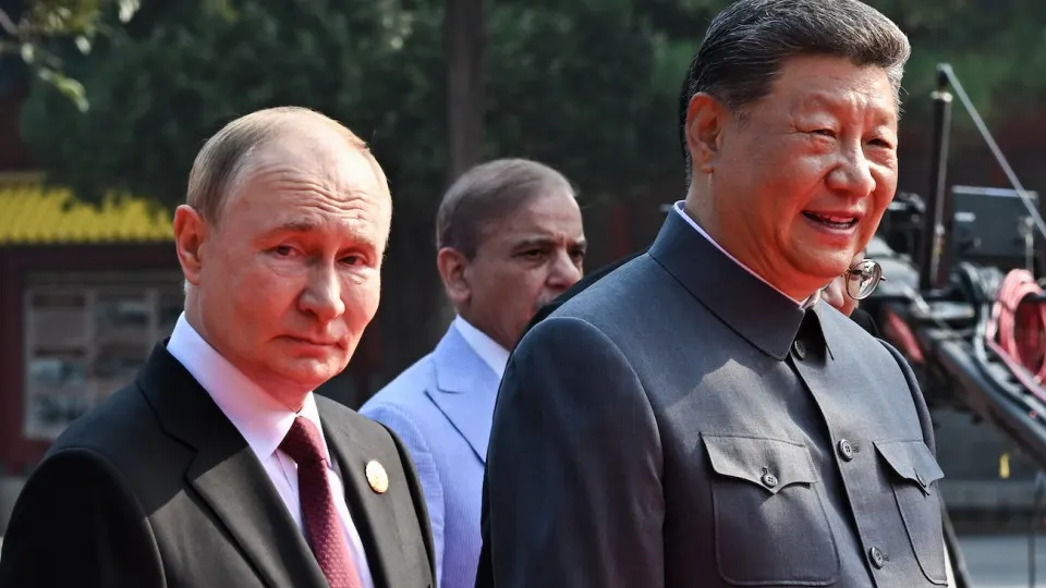 Правительственный макропрогноз показывает, что Россия не сможет резко нарастить экспорт газа в Китай и не рассчитывает на быстрый запуск газопровода «Сила Сибири‑2», несмотря на публичные заявления о достигнутых договоренностях.