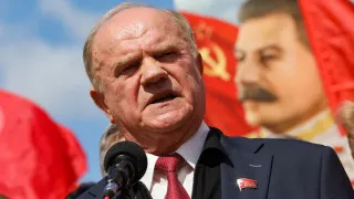 Лидер КПРФ Геннадий Зюганов заявил в Госдуме, что провал экономики может привести к ситуации, схожей с 1917 годом, и связал свою критику с вопросами, поднятыми в недавнем видеообращении блогера Виктории Бони к президенту Владимиру Путину.