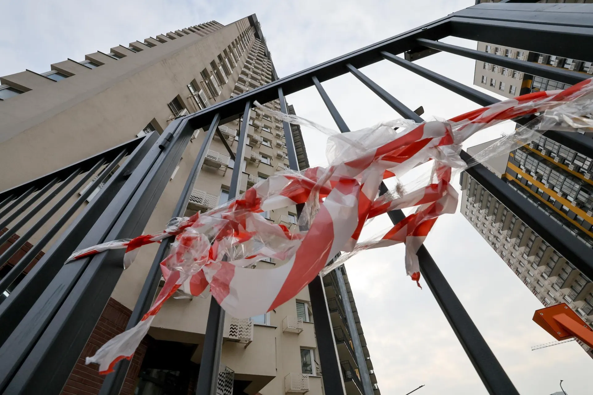 По нескольким регионам России пролетела волна БПЛА: закрыты 15 аэропортов, сработали воздушные тревоги, дроны достигли внутренних районов страны.