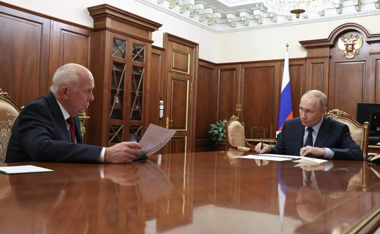 Глава «Ростеха» доложил президенту, что начало массового производства МС‑21 и «Суперджет‑100» отложено до следующего года; в этом году планируют сертифицировать лишь Ил‑114‑300.