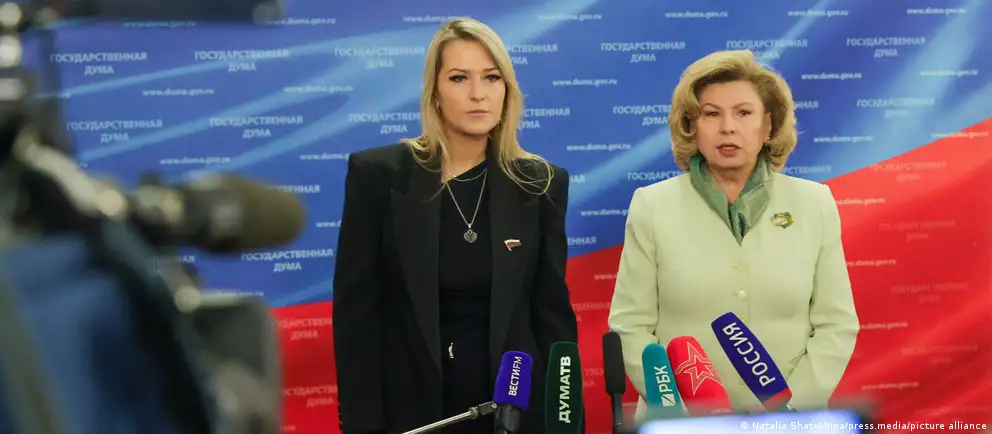 Яна Лантратова сменила Татьяну Москалькову на посту уполномоченной по правам человека. Она пообещала сосредоточиться на поддержке участников «СВО» и их семей, а правозащитники встретили назначение скептически.