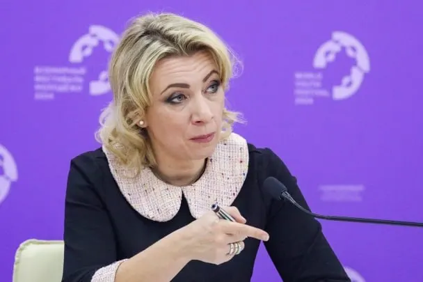 Официальный представитель МИД РФ заявила, что сотрудники Госдепа уведомляют российских дипломатов о том, что их дети, рожденные в США, автоматически получили американское гражданство; по её словам, практику начали применять с 2023 года и считают её давлением и дискриминацией.