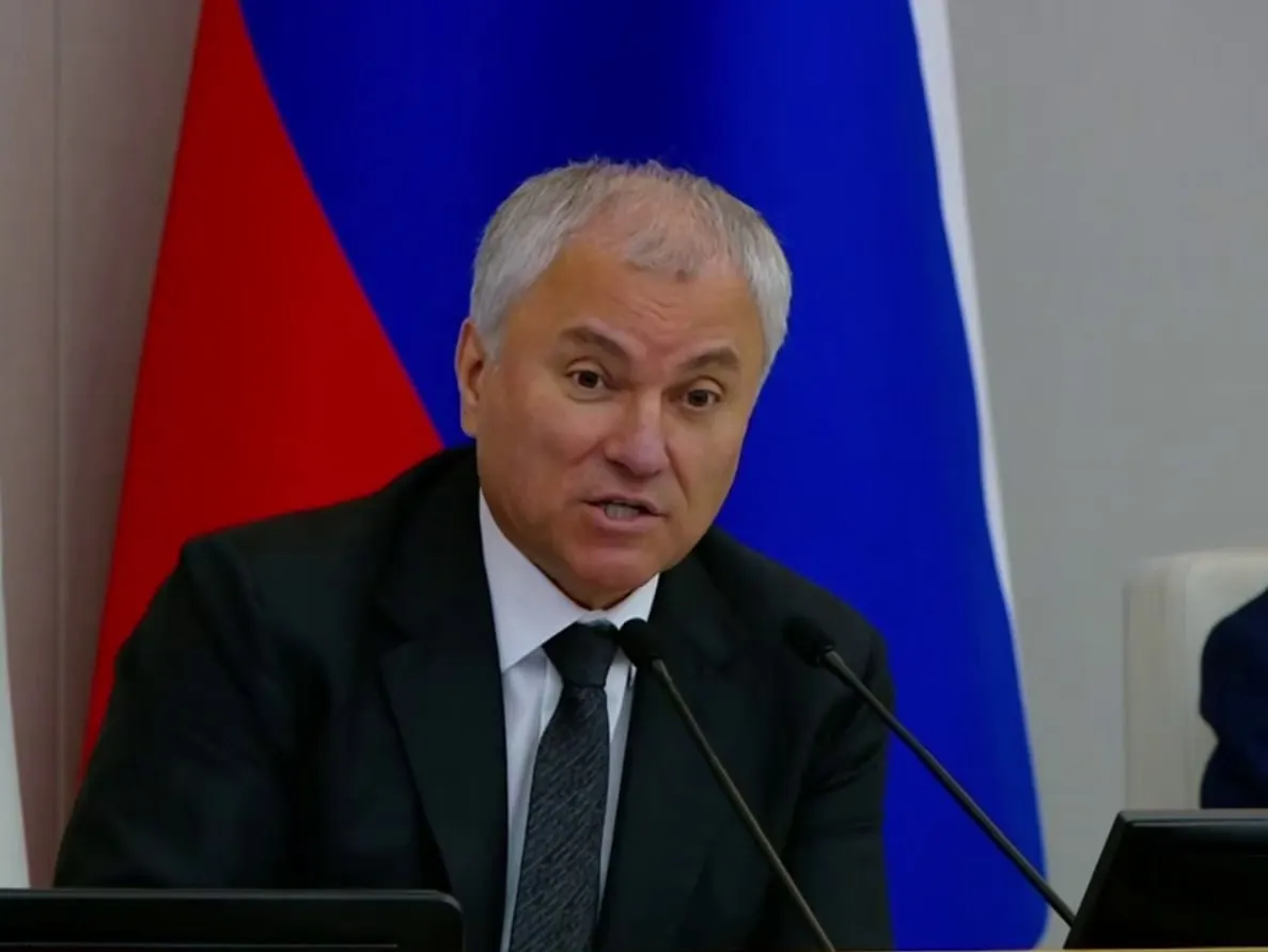Депутаты во втором чтении приняли законопроект, который официально добавляет в перечень профилактических мероприятий противодействие искажению исторической правды и предупреждение уклонения от исполнения обязанностей по защите Отечества.
