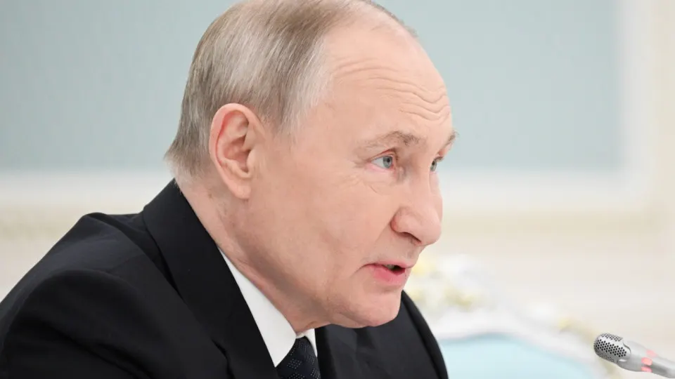 Российские власти поставили цель увеличить число платных иностранных студентов до полумиллиона к 2030 году. Одновременно фиксируется масштабная вербовка иностранцев и учащихся в вооружённые формирования, включая подразделения беспилотных систем.