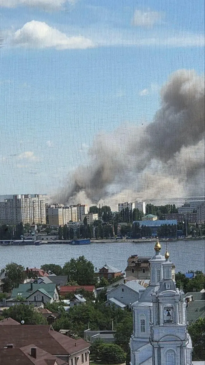 По неподтверждённым сообщениям, предприятие, выпускающее комплектующие для ракет, могло пострадать от удара; жители слышали взрывы, в нескольких областях введён режим ракетной опасности.