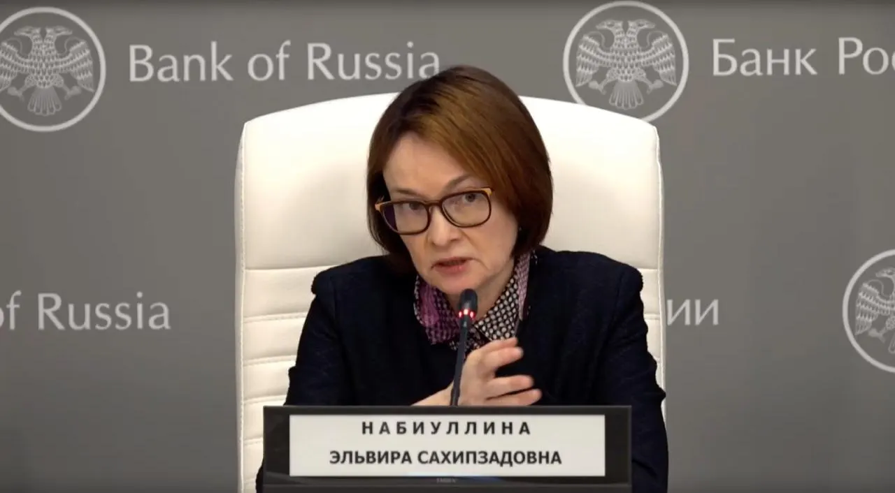 Глава Банка России сообщила, что недавно болела и временно потеряла голос; она поблагодарила тех, кто переживал за её здоровье и заявила, что слухи о масштабных перестановках не подтверждаются.