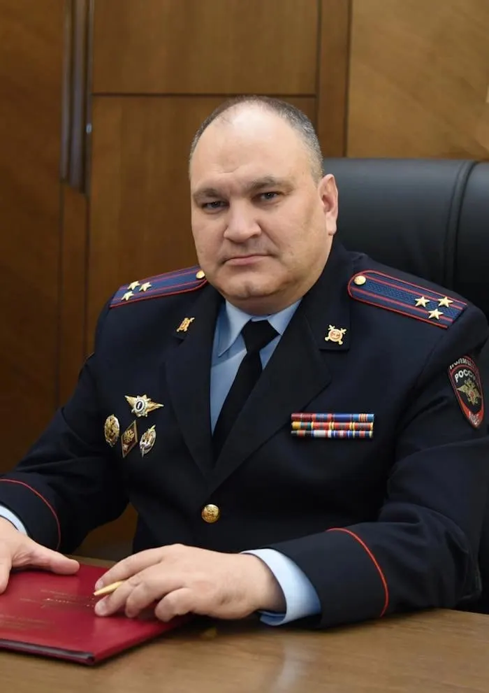 Константин Кремнев назначен заместителем начальника ГУ МВД по Волгоградской области — начальником полиции и временно исполняет обязанности руководителя главка. Коротко о возрасте, образовании и карьере.