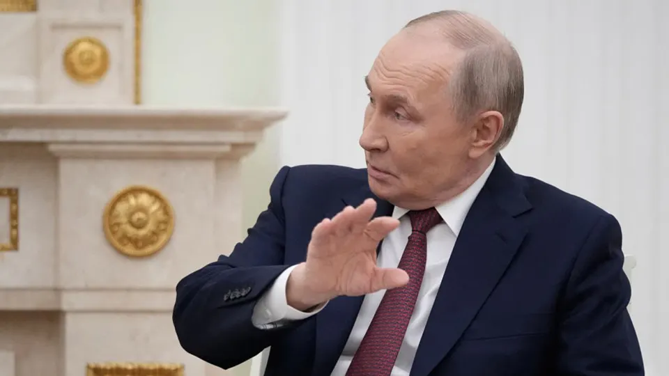 Российские власти продолжают изымать активы у частных компаний: совладелец агрохолдинга «Русагро» лишился бизнеса в рамках масштабной волны национализаций. Эксперты отмечают, что элита теряет прежние гарантии защиты собственности.