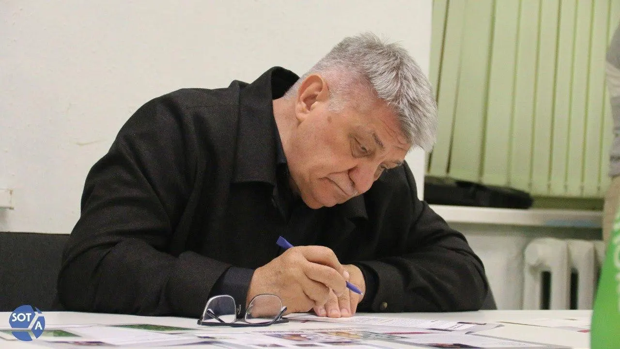 Президент направил поздравительную телеграмму, отметив вклад Сокурова в развитие кинематографа и воспитание молодых талантов. В то же время режиссёр в последние годы фактически лишён прокатной возможности и был исключён из профильного совета.