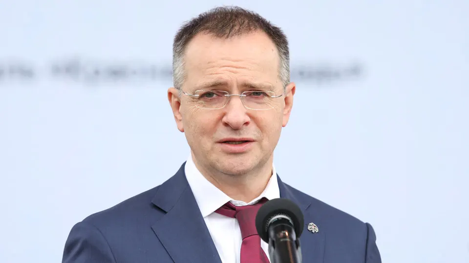 Помощник президента призвал ужесточить контроль качества фильмов на всех этапах производства, поддержал идею «художественной пользы» советской цензуры и сообщил о росте господдержки патриотических проектов; также планируется создание экспертного совета по историческому контенту.