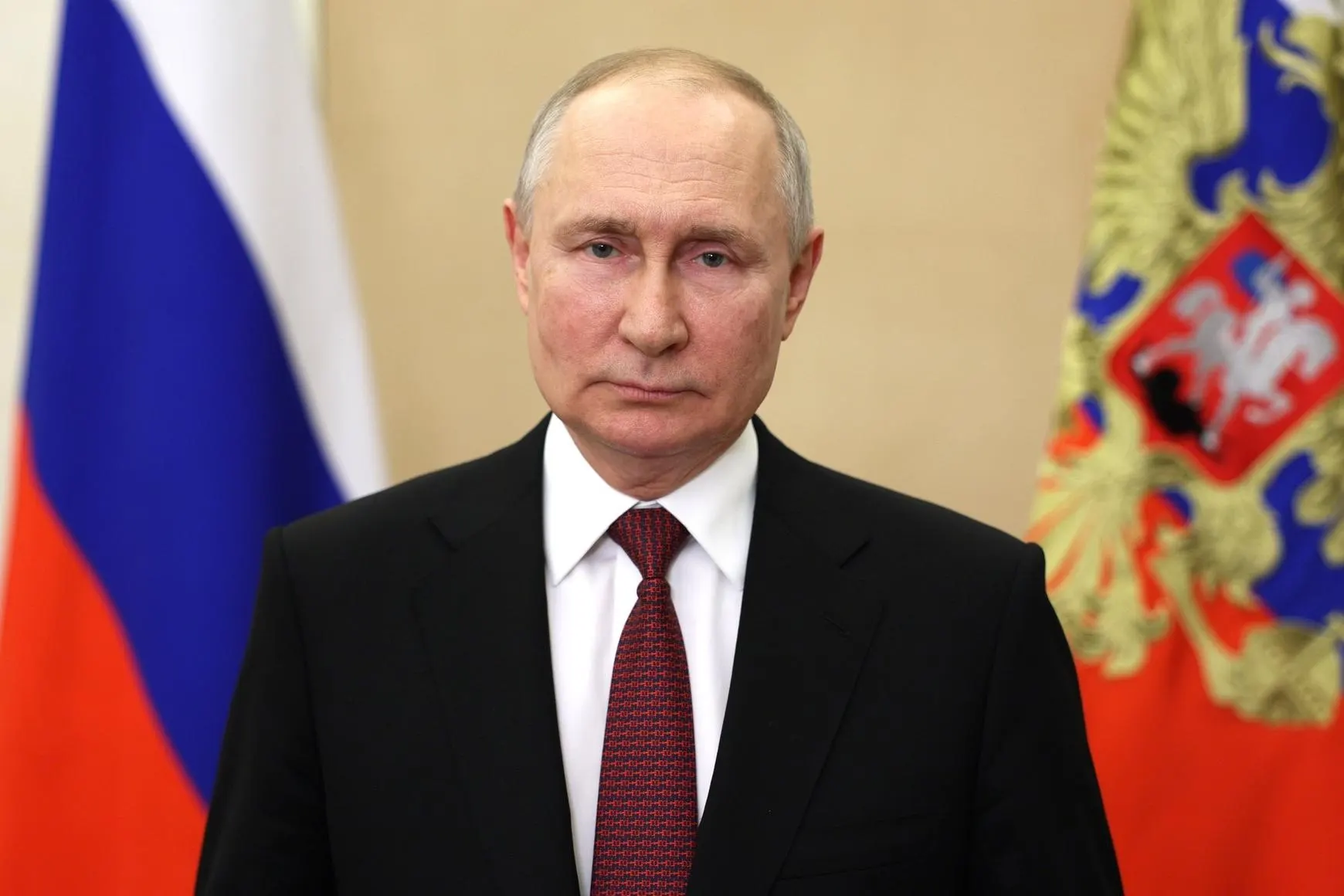 Указ расширяет круг получателей помощи фонда: поддержка теперь положена ветеранам, ставшим инвалидами в ходе отражения вооружённого вторжения и при пограничных инцидентах, а также тем, кто продолжает службу несмотря на ограниченную годность. Фонд также будет помогать с адаптивной физкультурой и трудовой реабилитацией.