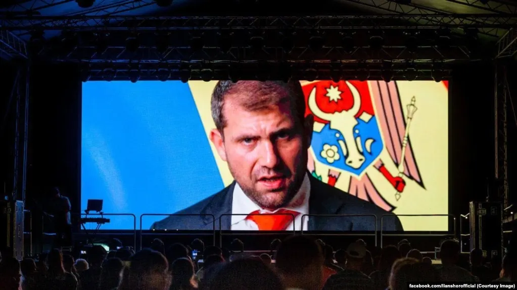 Через сеть подставных фирм и банков A7 якобы провела денежные потоки на миллиарды долларов, обходя западные санкции; руководитель проекта и банки попали под новые ограничения.
