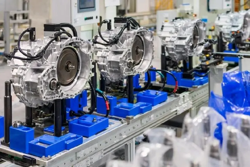 Российская автомобильная индустрия наращивает выпуск автоматических коробок передач: разворачиваются новые мощности, вовлекаются иностранные технологии и идёт локализация в разных регионах.