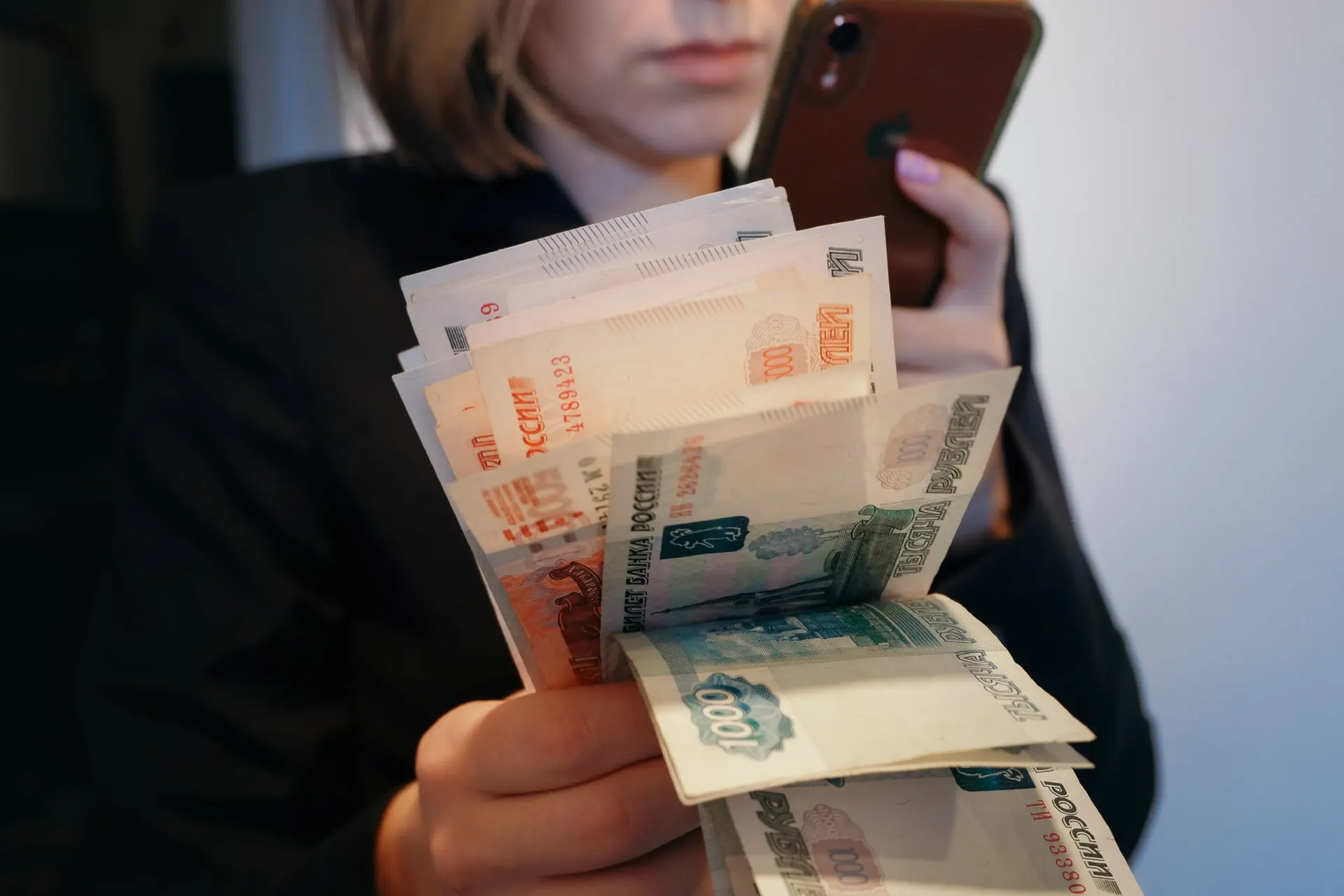Разбираемся, какие факторы действительно тормозят развитие экономики и почему не только ставки по кредитам являются причиной снижения темпов роста.