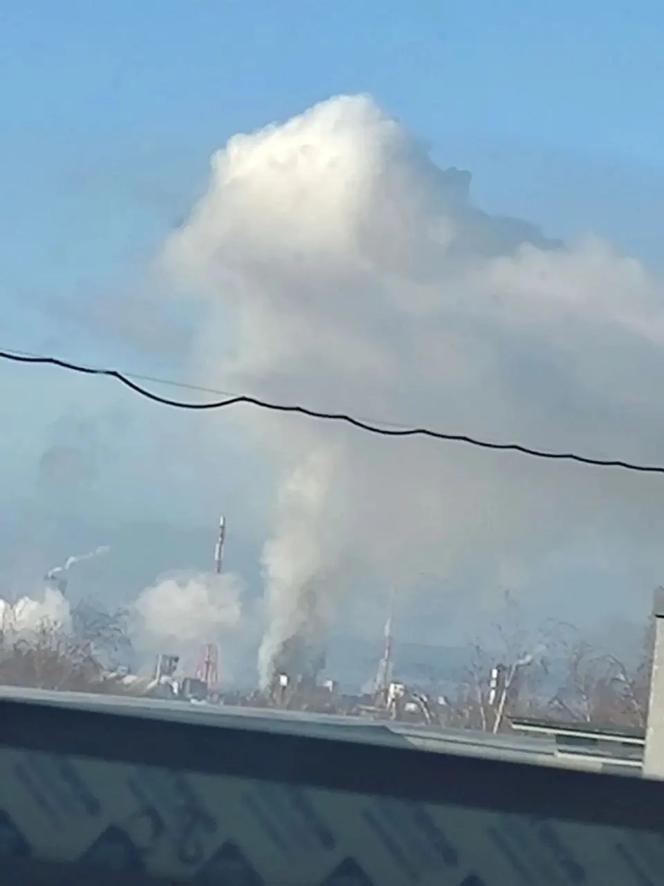 Ночью и утром 23 октября над Городецким округом Нижегородской области были сбиты беспилотники; есть раненые, повреждены дома и инфраструктура, школы переведены на дистанционное обучение.