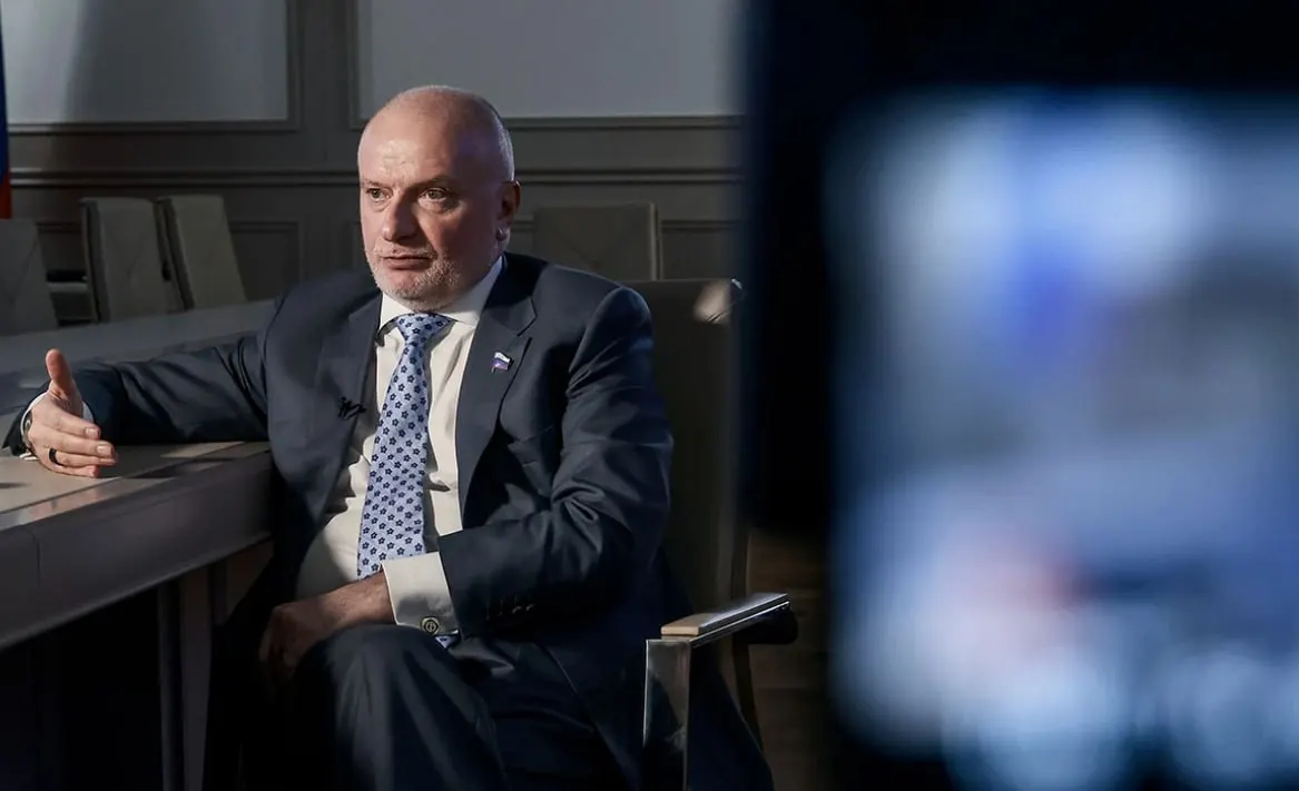Глава профильного комитета Совфеда заявил, что новый закон о возможности ареста имущества уехавших за границу нарушителей соответствует действующему законодательству и обеспечивает привлечение к ответственности.