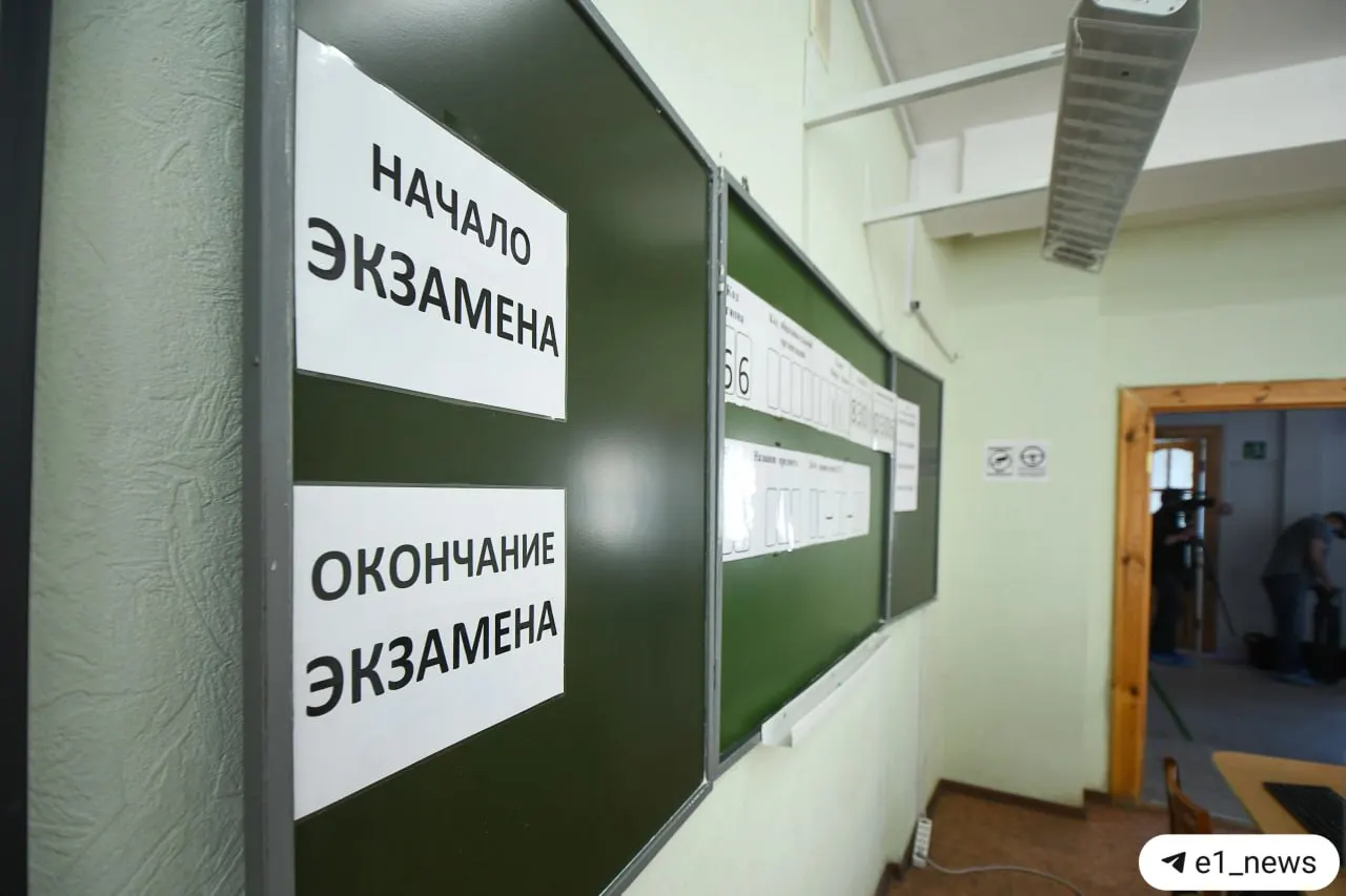 Рособрнадзор объявил, что с 2028 года девятиклассники будут сдавать экзамен по истории: часть проверки пройдет в устной форме, и несдавшие не будут допущены к ОГЭ.