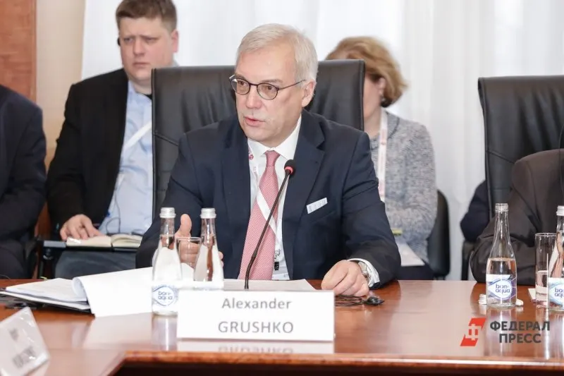 Заместитель министра иностранных дел Александр Грушко предупредил, что любые попытки блокады или применения силы против Калининградской области повлекут серьёзные последствия для альянса; он также отметил рост военной активности в Балтийском регионе.