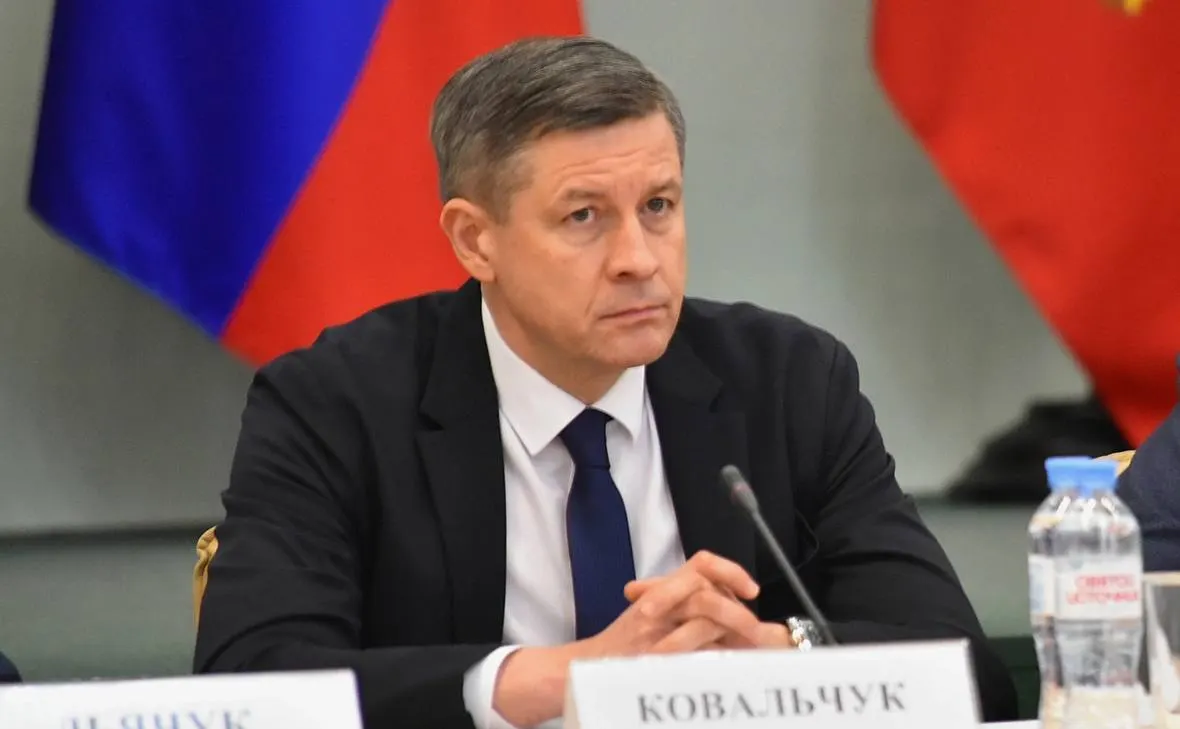 И.о. губернатора Брянской области Егор Ковальчук подписал указ об отставке регионального правительства. Новый состав пока не представлен. Ранее 13 мая президент подписал указы об отставке губернаторов Белгородской и Брянской областей.