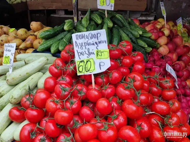 В Петербурге армянских томатов почти нет — рынки предлагают продукцию из Азербайджана, Узбекистана и Турции. Эксперты считают, что дефицита не будет, однако запрет серьёзно ударит по армянским экспортёрам.