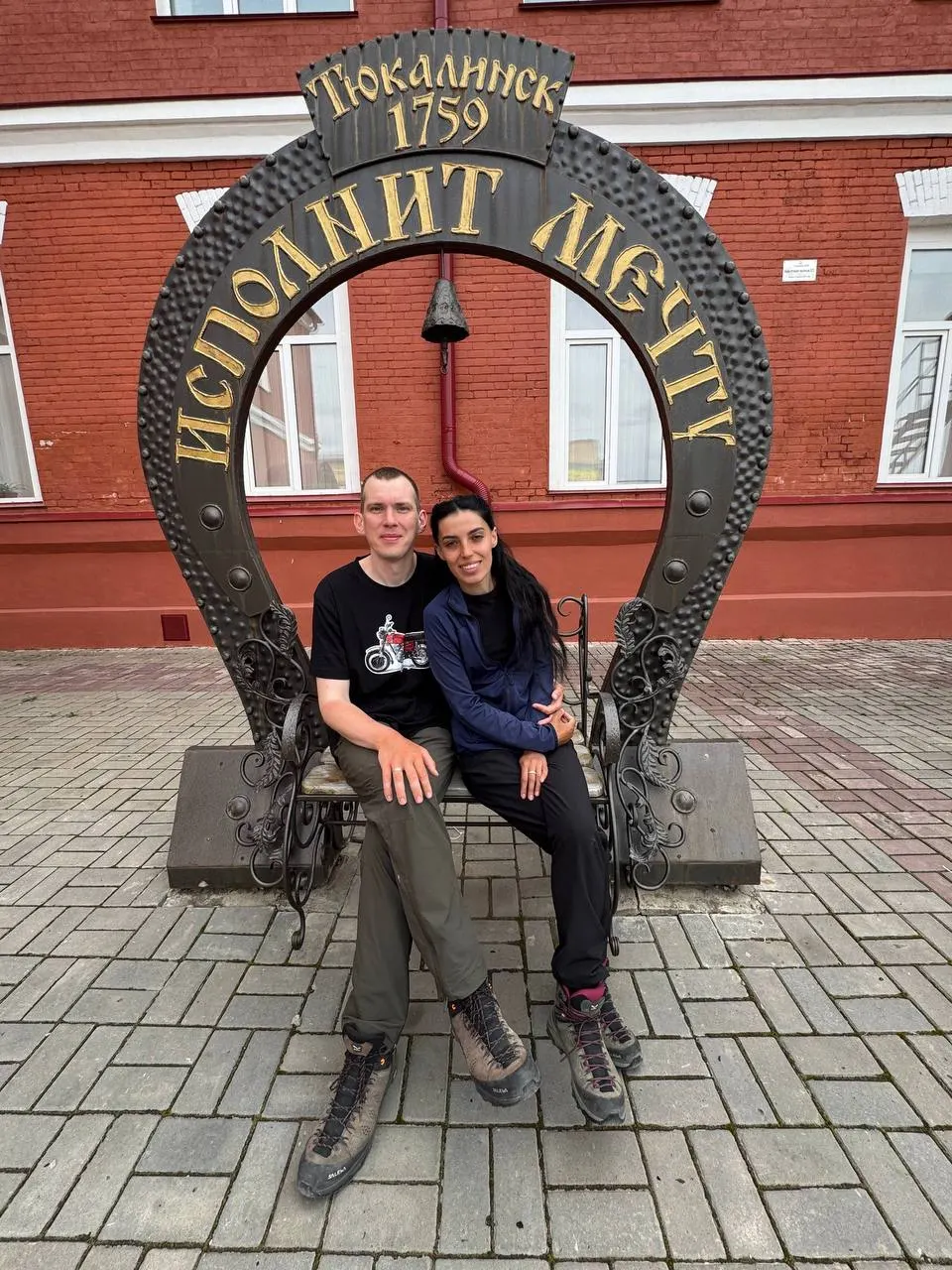Павел и Тамара начали поход 19 января. За четыре месяца они прошли более 2700 км и сейчас находятся в Тюкалинске; до Омска им осталось около 160 км.