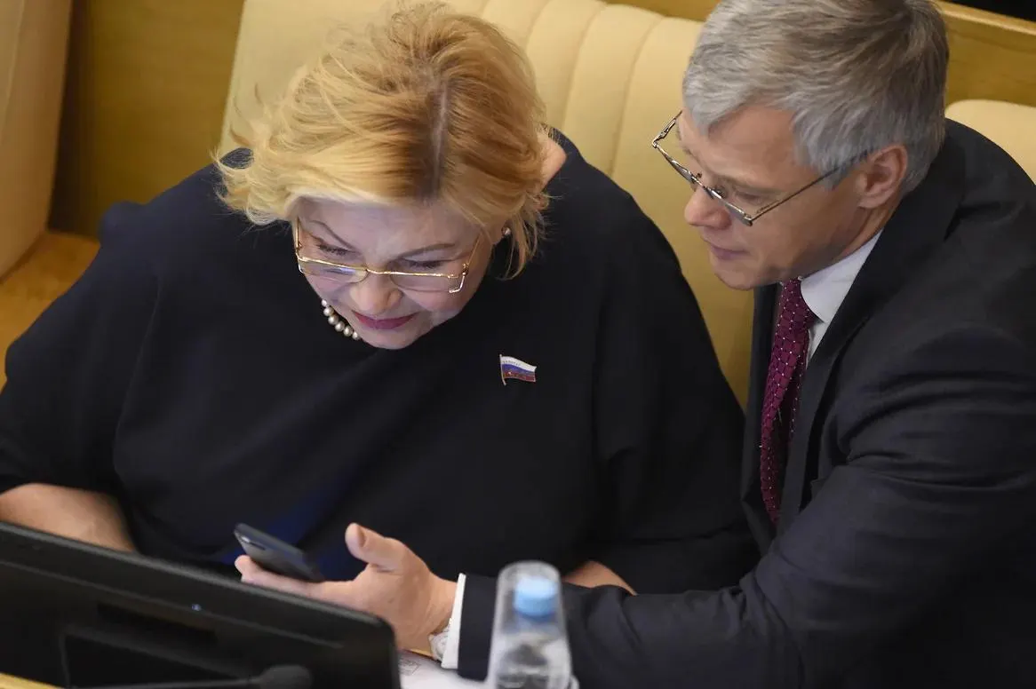 Два депутата, в том числе Валерий Гартунг, оказались единственными, кто проголосовал против обращения Госдумы по удару в Старобельске; спикер объяснил это «техническим сбоем» и потребовал выяснить, кто нажал кнопку.