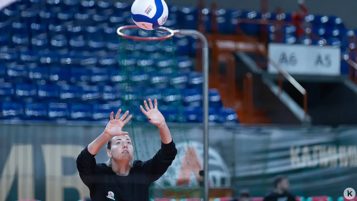 Трижды чемпионка России из Казани Татьяна Дмитриева и её муж Семён стали родителями — имя ребёнка не раскрывают. Возвращение спортсменки в игру ожидается не раньше следующего сезона.