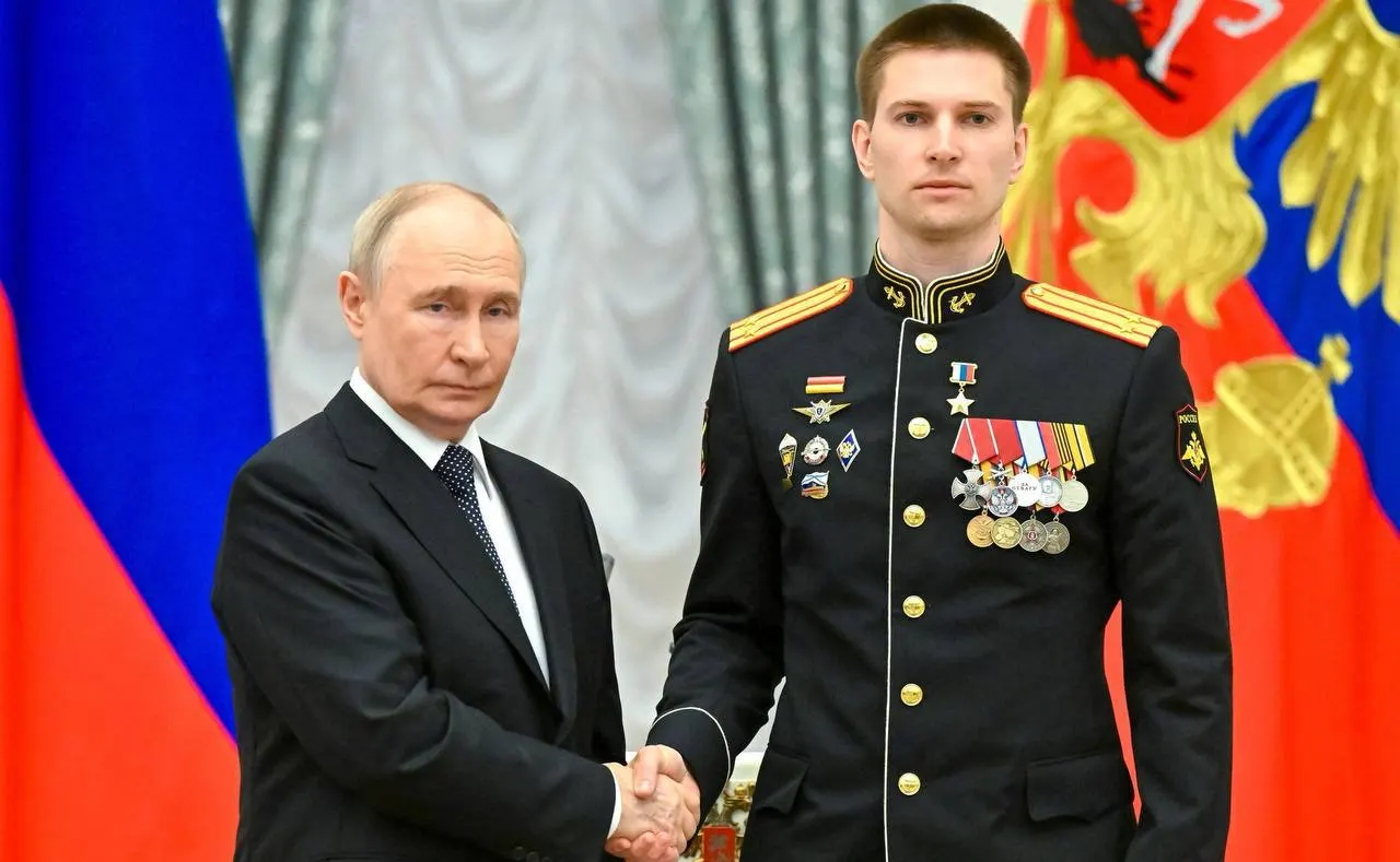 Президент лично наградил подполковника Берестовского в Кремле за мужество, проявленное в ходе специальной военной операции.