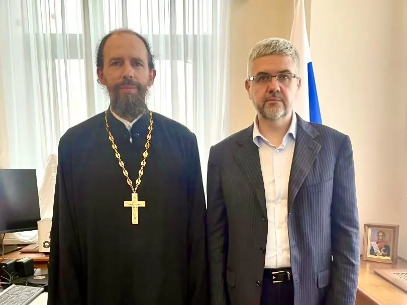 На Петербургском юридическом форуме заместитель министра юстиции заявил, что проживание без официальной регистрации брака представляет угрозу для безопасности страны; ведомство ведёт мониторинг и готовит изменения в Семейный кодексе.