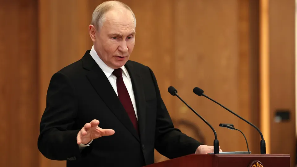 Президент России заявил, что Москва может нанести ответные удары по странам Европы, если с их территории будут запускать беспилотники по российским целям; спецслужбы указывают на возможные базы для запусков в Латвии, а страны Балтии отвергают обвинения.