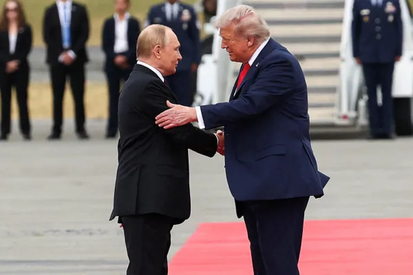 По словам президента, Россия готова к мирным переговорам на основе договорённостей, достигнутых в Стамбуле весной 2022 года.