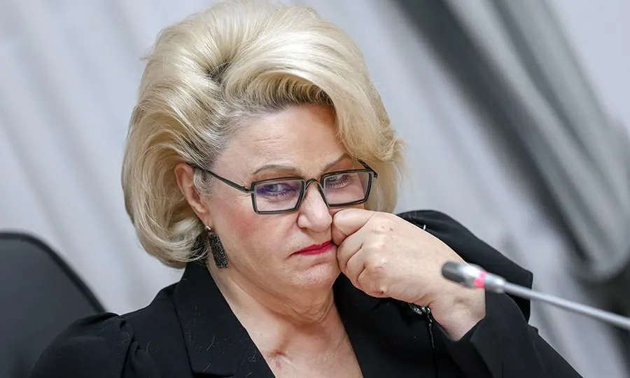 Нина Останина призвала Роскомнадзор и Минцифры использовать методы замедления трафика для контроля времени, которое дети проводят в онлайн‑играх и социальных сетях.