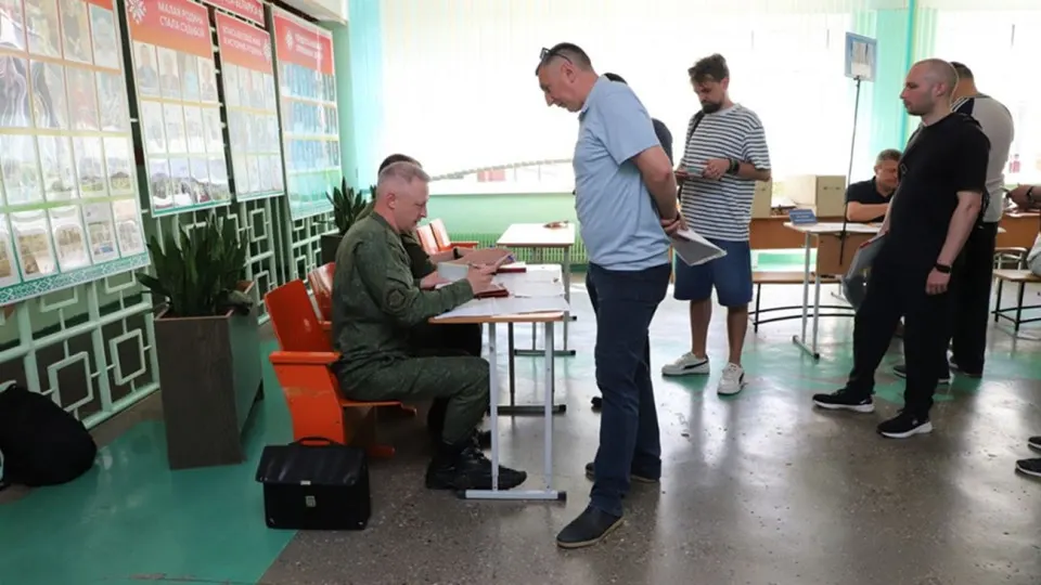 В приграничной Гродненской области с 17 по 26 июня идут учения по отработке мобилизации граждан и техники; в ряде районов также проходят вызовы запасников для сверки учёта и контрольных явок.