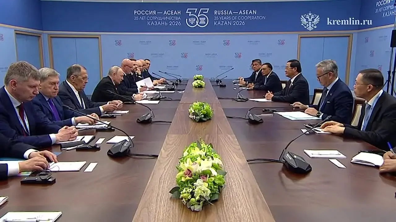 На саммите обсуждали развитие взаимодействия с Вьетнамом и Лаосом, Лаос подарил два слона для Казанского зоопарка. Лавров пообещал наносить массированные удары по украинским целям.