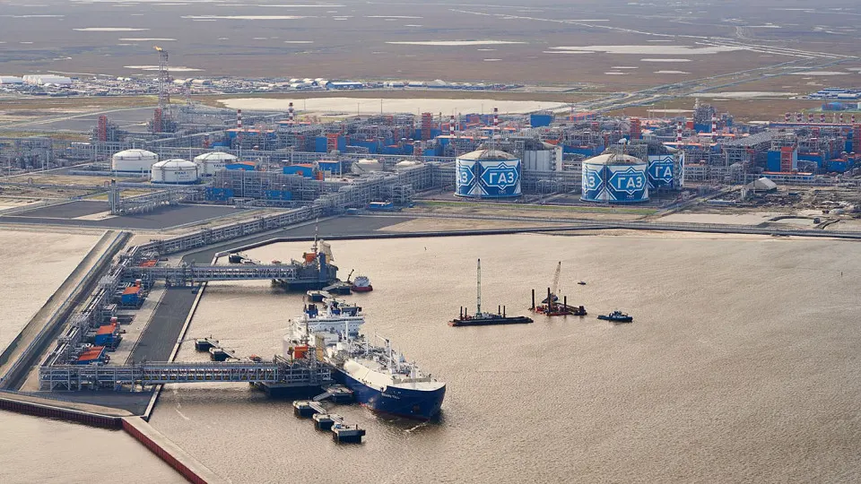 Несмотря на план постепенного отказа от российского газа, страны Евросоюза в первом полугодии купили рекордные объемы СПГ с «Ямал СПГ», ускорив поставки по действующим контрактам на фоне низких запасов в ПХГ и подготовки к будущим запретам.