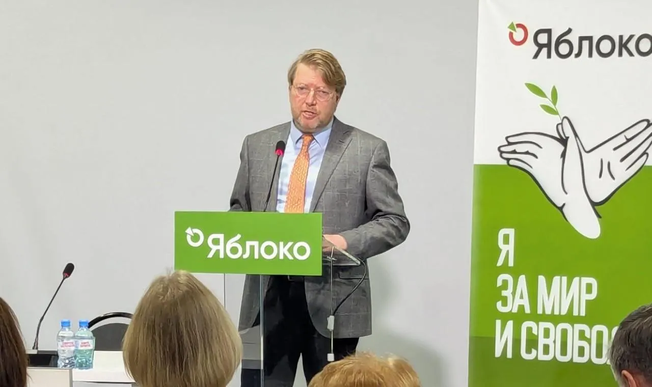 Верховный суд оставил в силе постановление Выборгского районного суда Санкт-Петербурга о штрафе для председателя партии «Яблоко» Николая Рыбакова за публикацию с изображением политика.