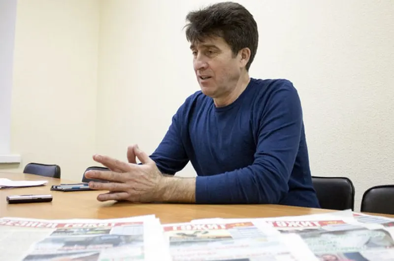 Главред из Казани объявил об уходе из профессии, сославшись на цензуру и давление после двух штрафов по обвинениям в разжигании ненависти; издание прекратит работу в прежнем формате и станет литературным журналом.