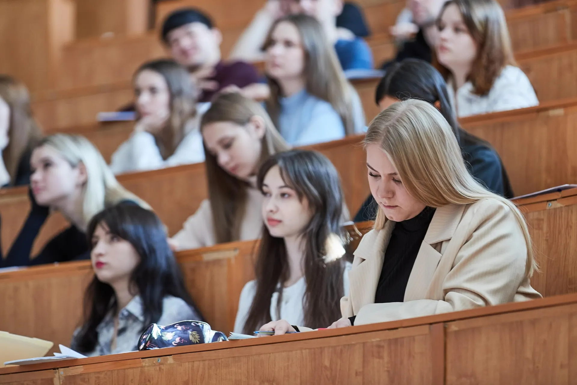 По новым правилам студенты по целевым договорам должны возместить затраты на обучение, а невыполнение условий может привести к немедленному отчислению.