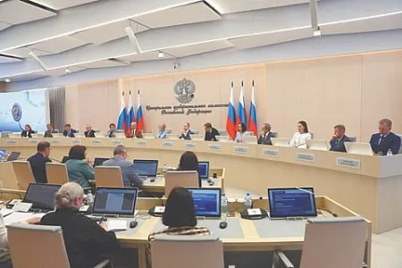 Если из партийного списка выбывает четверть кандидатов, партия может быть снята с выборов. В отношении членов «Яблока» продолжаются штрафы, задержания, обыски и административные преследования.